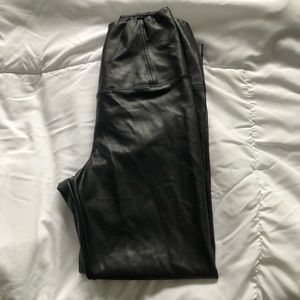 *SOLD* Wilfred Free/Aritzia Faux Leather Leggings